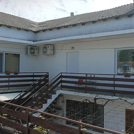 бяла къща Къща за гости