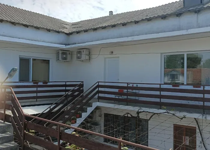 бяла къща Къща за гости